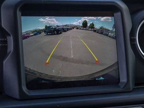 Used 2022 Jeep Wrangler Unlimited Sahara image 9