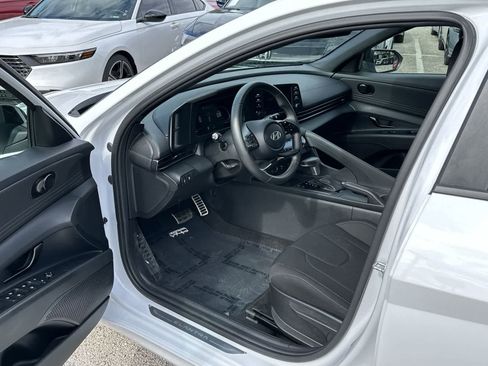 Used 2025 Hyundai Elantra Sport image 10