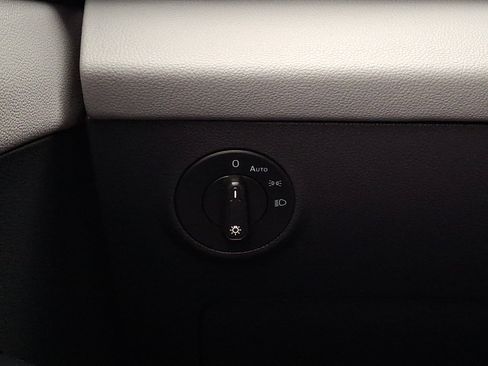 Certified 2023 Volkswagen Taos SE w/ Panoramic Sunroof Package image 23