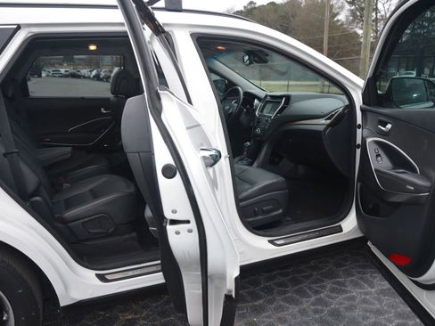 Used 2017 Hyundai Santa Fe Limited image 22