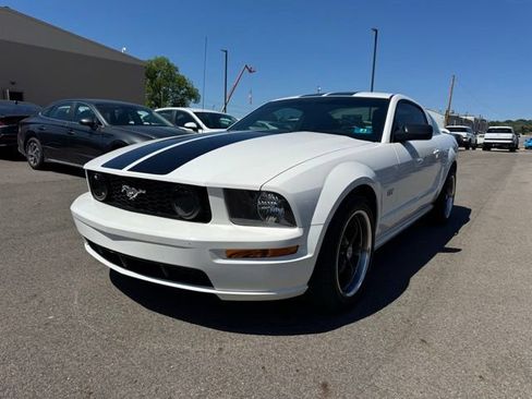 Used 2007 Ford Mustang GT Premium RWD image 3