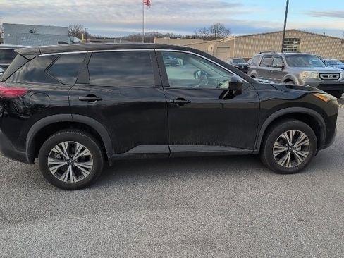 Used 2023 Nissan Rogue SV image 10
