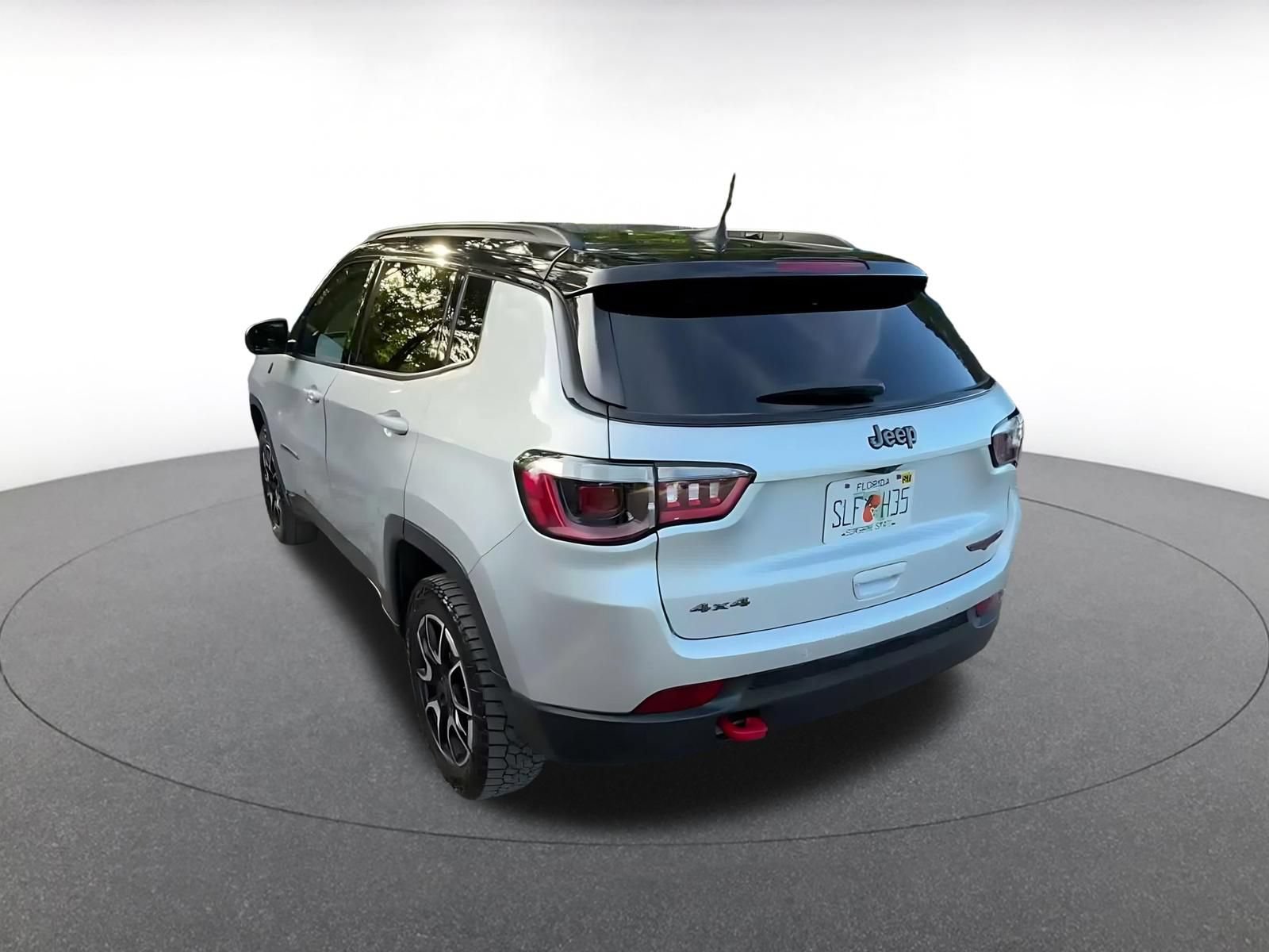 Used 2025 Jeep Compass Trailhawk AWD/4WD image 9