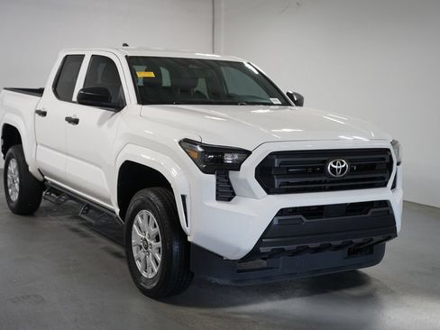 Certified 2024 Toyota Tacoma SR AWD/4WD image 3