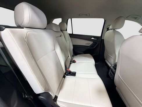 Used 2018 Volkswagen Tiguan SE w/ 3rd Row Seat Package AWD/4WD image 28