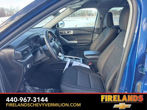 Used 2022 Ford Explorer XLT image 3
