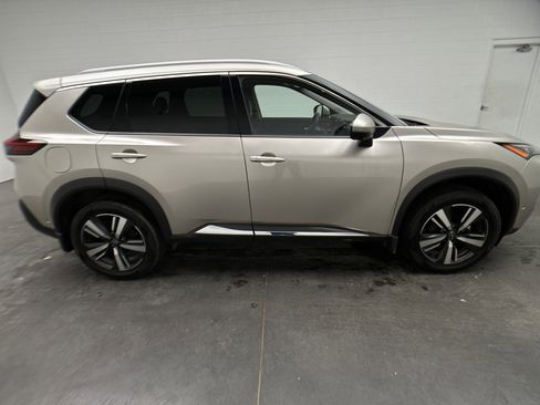 Used 2023 Nissan Rogue SL w/ SL Premium Package image 11