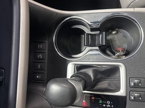 Used 2019 Toyota Highlander XLE image 37