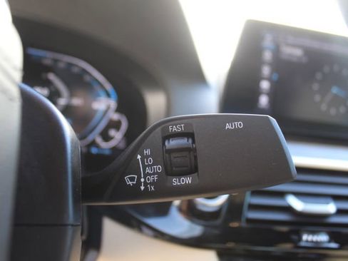 Used 2020 BMW 530e xDrive w/ Premium Package image 20