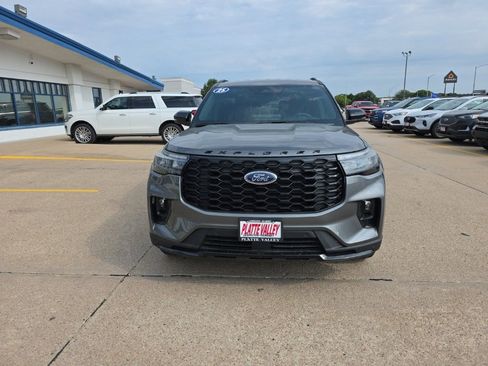 Used 2025 Ford Explorer ST-Line image 2