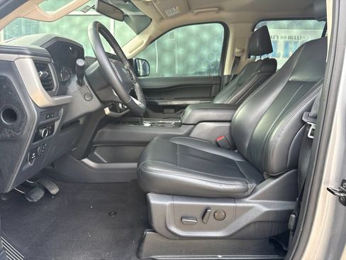Used 2024 Ford Expedition XLT RWD image 8