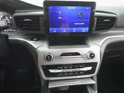 Used 2022 Ford Explorer XLT image 16