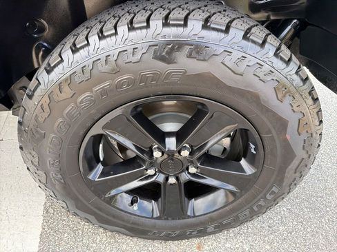 Used 2022 Jeep Wrangler Unlimited Sahara AWD/4WD image 4