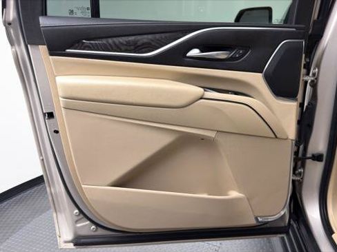 Used 2021 Cadillac Escalade ESV Premium Luxury AWD/4WD image 16