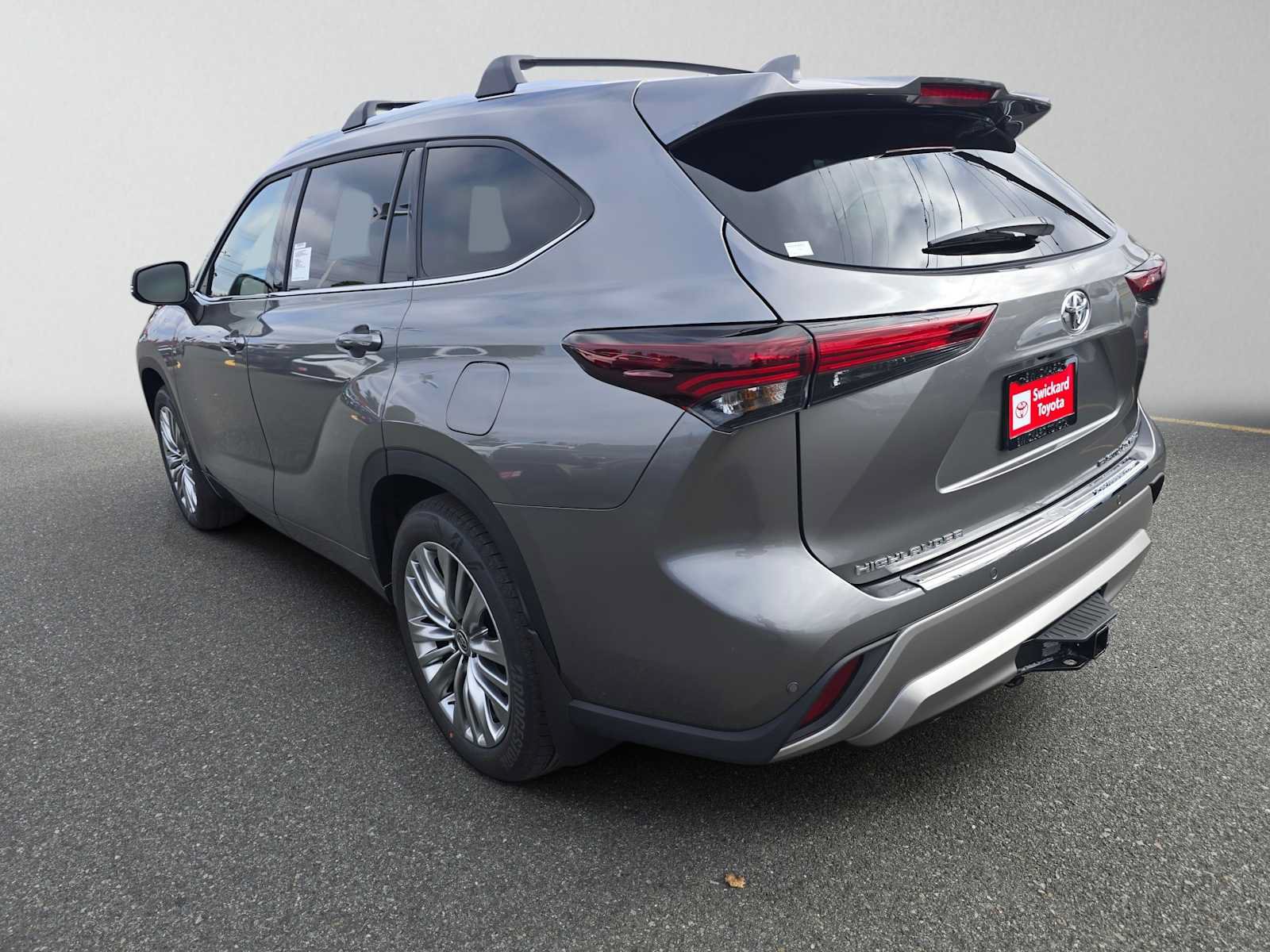 New 2026 Toyota Highlander Platinum AWD/4WD image 5
