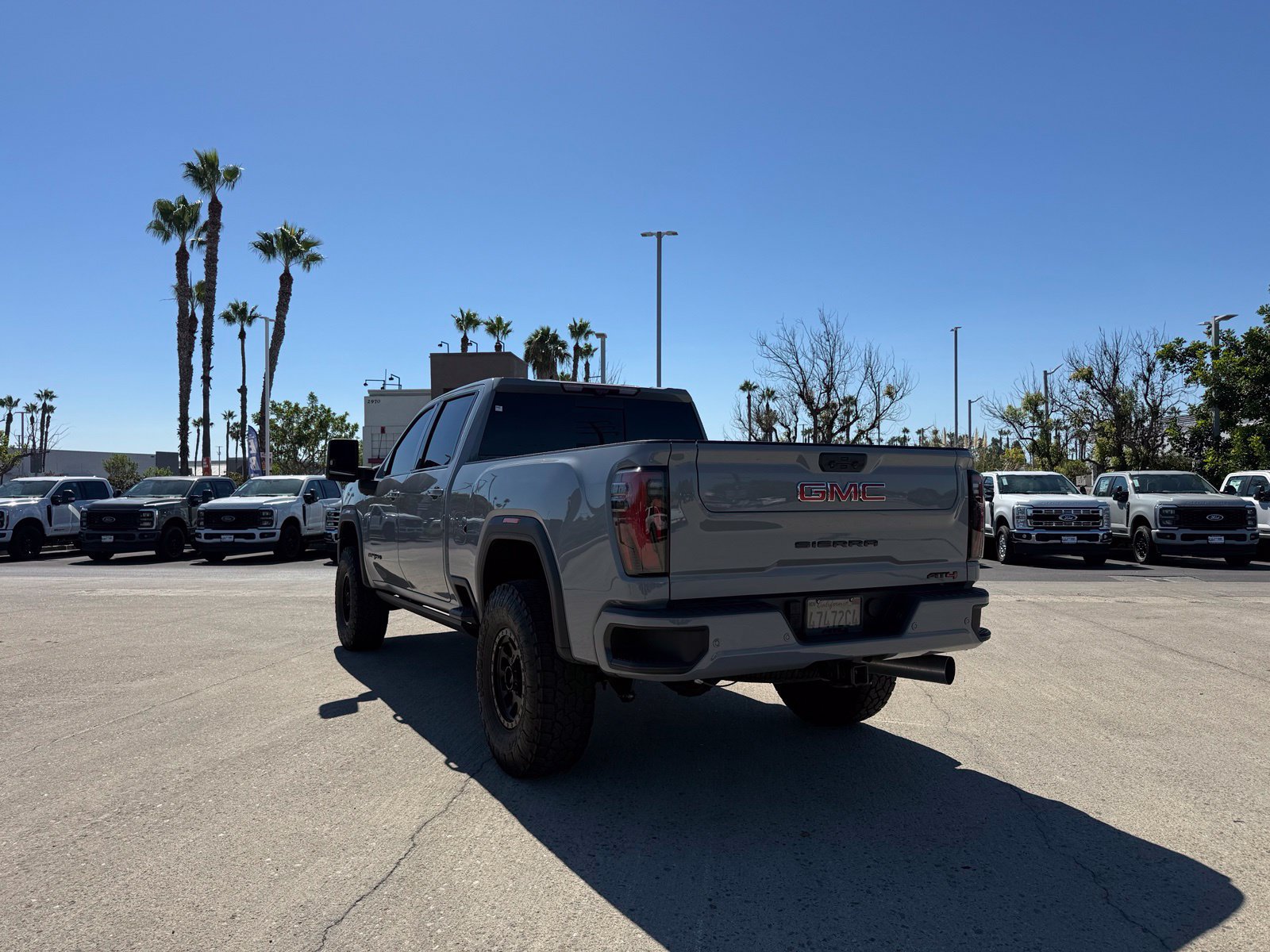 Used 2025 GMC Sierra 2500 AT4 w/ AT4 Premium Plus Package AWD/4WD image 2