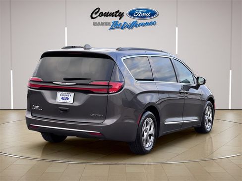 Used 2022 Chrysler Pacifica Limited image 25