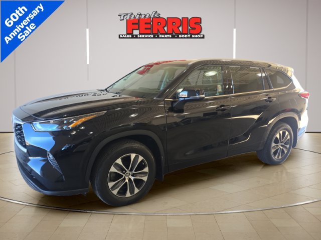 Used 2022 Toyota Highlander XLE AWD/4WD image 1