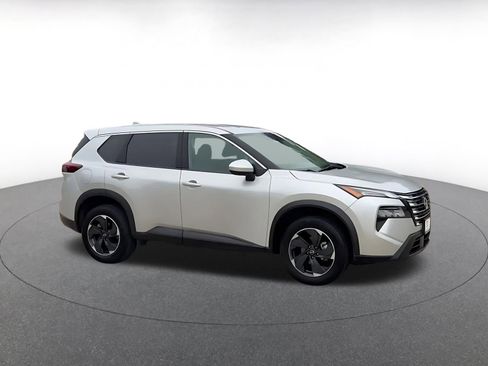 Used 2025 Nissan Rogue SV AWD/4WD image 2