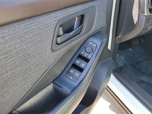 Used 2021 Nissan Rogue S image 8