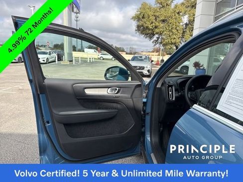 Certified 2025 Volvo XC40 B5 Core image 31