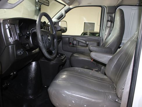 Used 2018 Chevrolet Express 2500 w/ Driver Convenience Package image 8