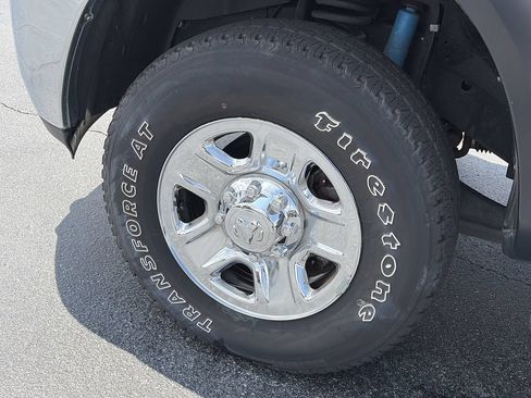 Used 2018 RAM 2500 Tradesman w/ Chrome Appearance Group AWD/4WD image 9