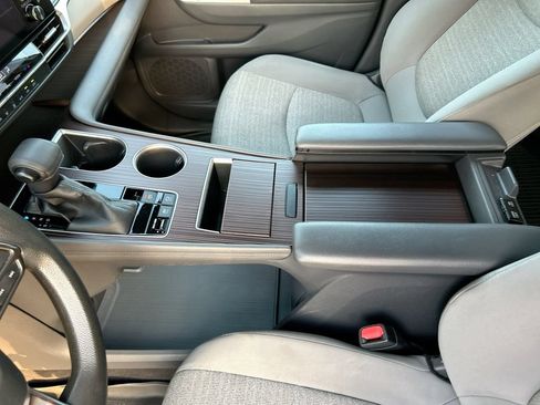 Used 2021 Toyota Sienna LE FWD image 28
