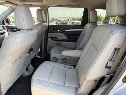 Used 2016 Toyota Highlander XLE FWD image 27