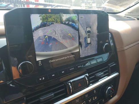 Used 2025 Nissan Pathfinder Platinum FWD image 22
