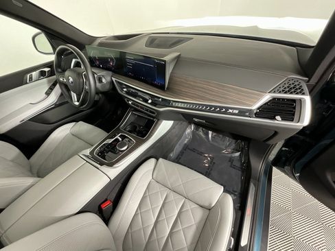 Used 2024 BMW X5 xDrive40i w/ Premium Package image 17