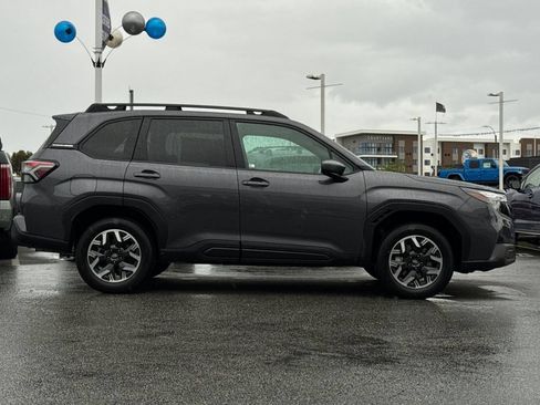 Used 2026 Subaru Forester Premium AWD/4WD image 3