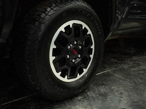 Used 2024 Toyota Tacoma TRD Off-Road image 3