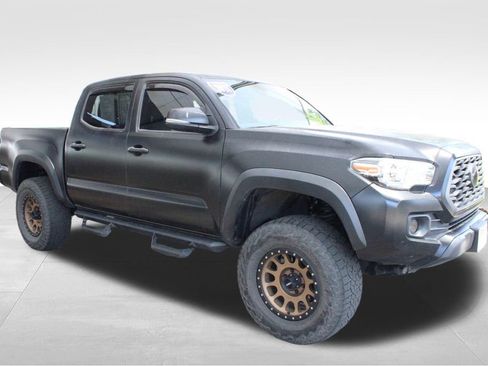 Used 2021 Toyota Tacoma TRD Off-Road w/ Technology Package AWD/4WD image 17