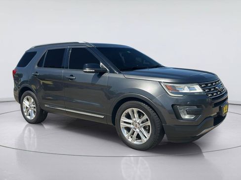 Used 2017 Ford Explorer XLT w/ Equipment Group 202A FWD image 1