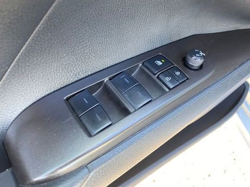 Used 2023 Toyota Camry SE image 16