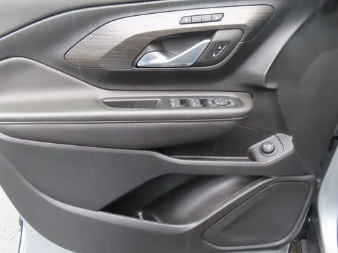 Certified 2023 GMC Terrain SLT image 10