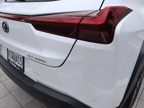 Used 2025 Lexus UX 300h FWD image 17