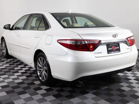 Used 2017 Toyota Camry XLE w/ Advanced Technology Package FWD image 5