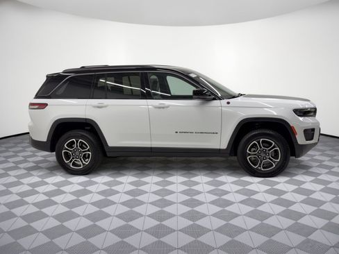 Used 2022 Jeep Grand Cherokee Trailhawk AWD/4WD image 8