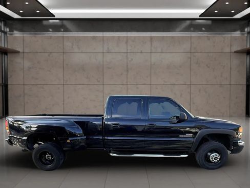 Used 2003 GMC Sierra 3500 SLT w/ SLT Preferred Equipment Group AWD/4WD image 2