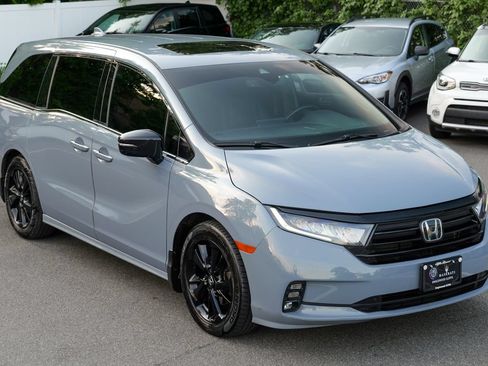 Used 2023 Honda Odyssey Sport image 9
