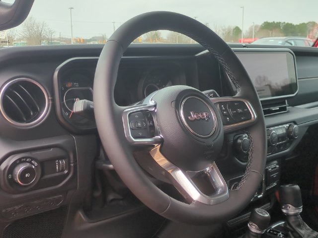 New 2026 Jeep Wrangler Unlimited Sahara AWD/4WD image 31