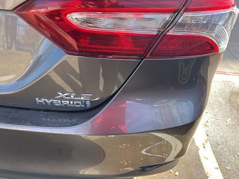 Used 2020 Toyota Camry XLE image 4