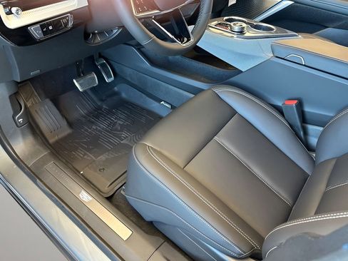 New 2026 Cadillac Optiq Luxury 1 image 25