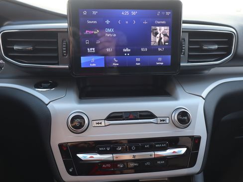 Used 2024 Ford Explorer XLT w/ Equipment Group 202A image 21