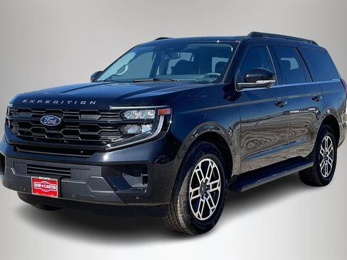 New 2026 Ford Expedition Active image 2