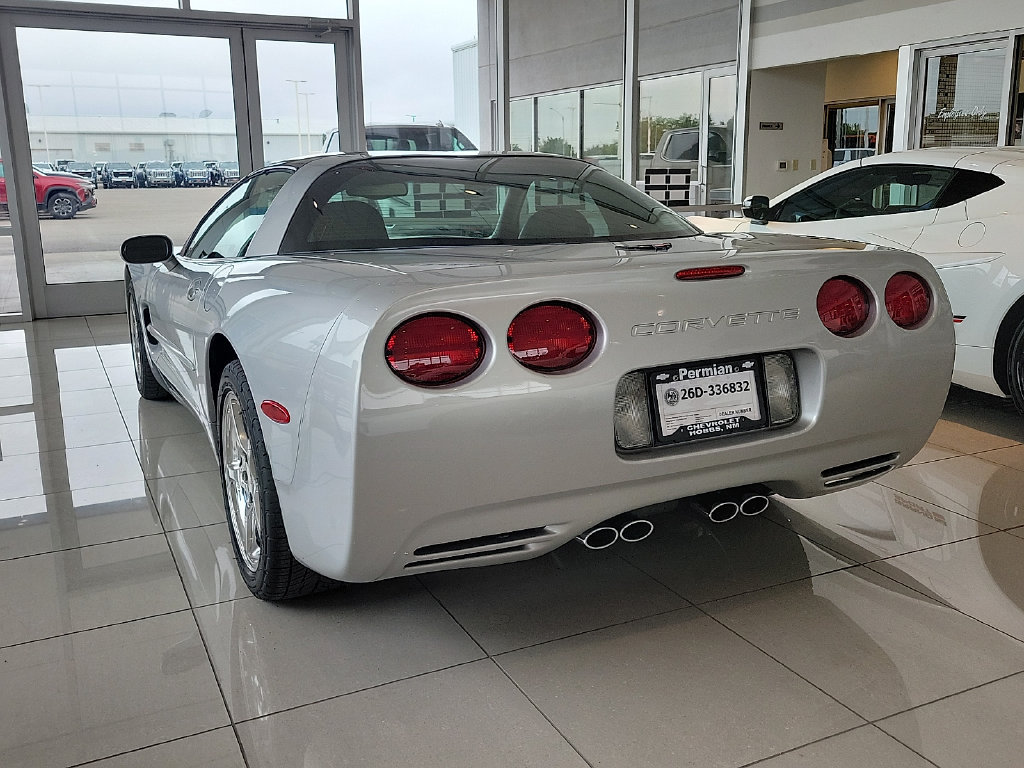 Used 2001 Chevrolet Corvette Coupe w/ Preferred Equipment Group2 RWD image 8