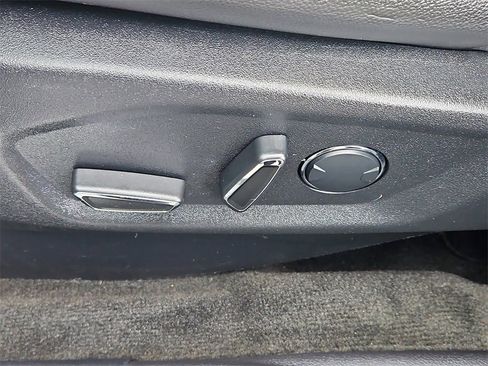 Used 2018 Ford Explorer Limited image 24