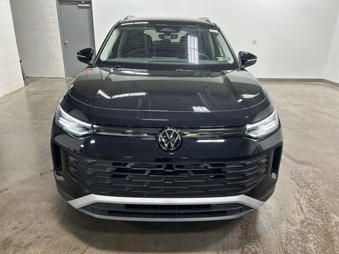 New 2025 Volkswagen Tiguan SE image 35